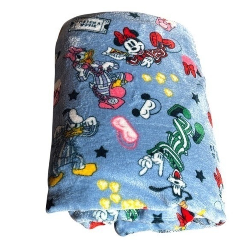 Disney Mickey & Friends Pajama Party Movie Night Throw Blanket Oversized NEW